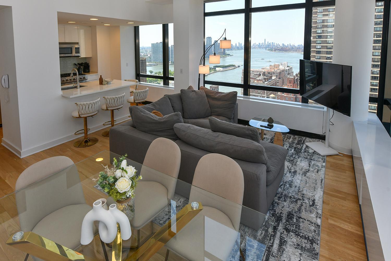Opulent 2br Duplex - Iconic Midtown Views Pangsapuri New York